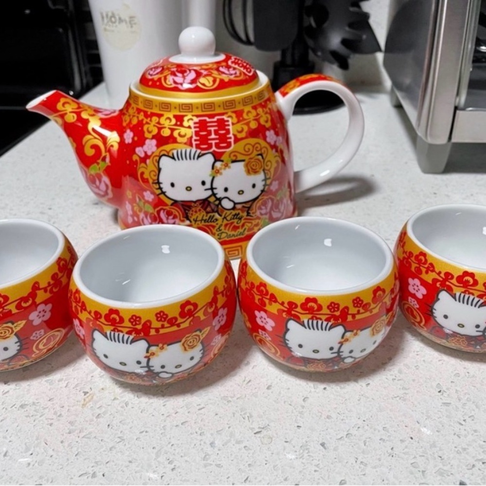Sanrio Red and Yellow Hello Kitty Tea Set